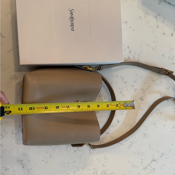 Saint Laurent Le 37 YSL Bucket Bag in Smooth Leather - Picture 8 of 9